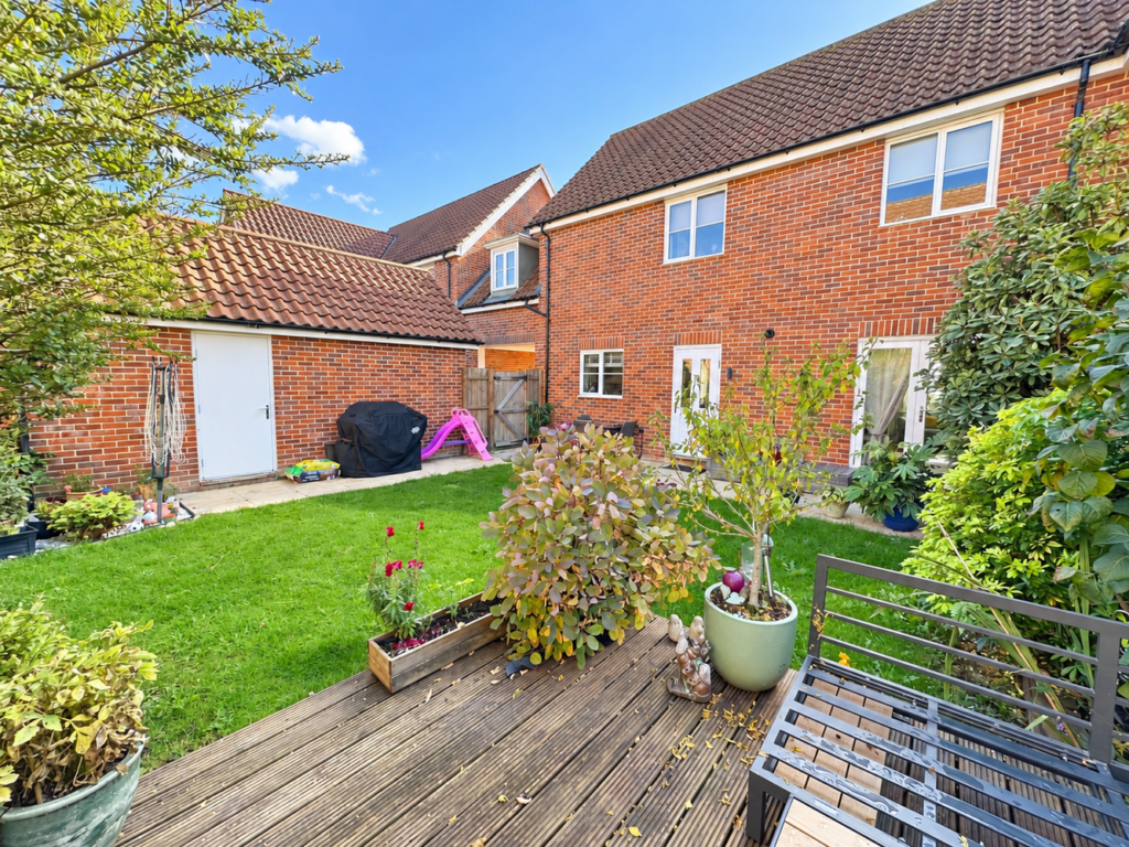Sunlit garden with deck and bench (1)