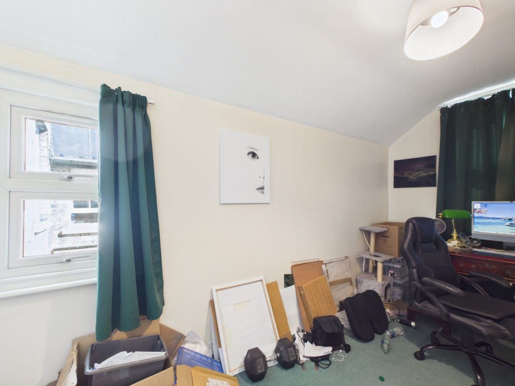 CAM02519G0-PR0487-STILL014