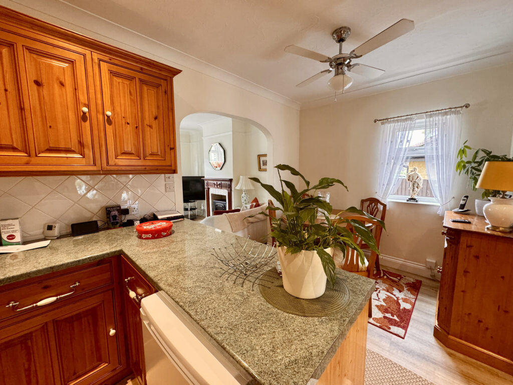 listing_1051378_0015_4e67537d_1500x1000.jpg