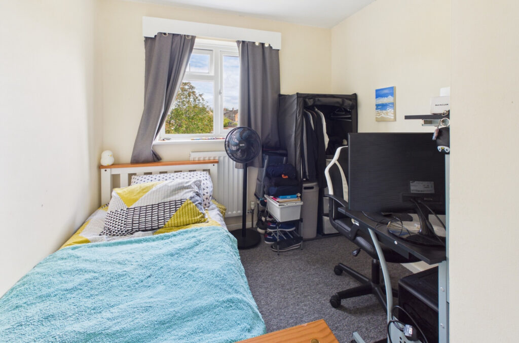CAM02519G0-PR0492-STILL009