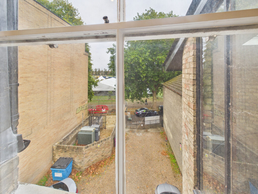 CAM03259G0-PR0371-STILL008