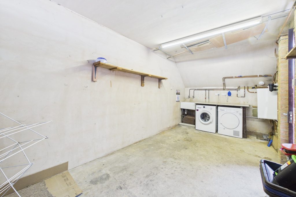 CAM03259G0-PR0299-STILL027