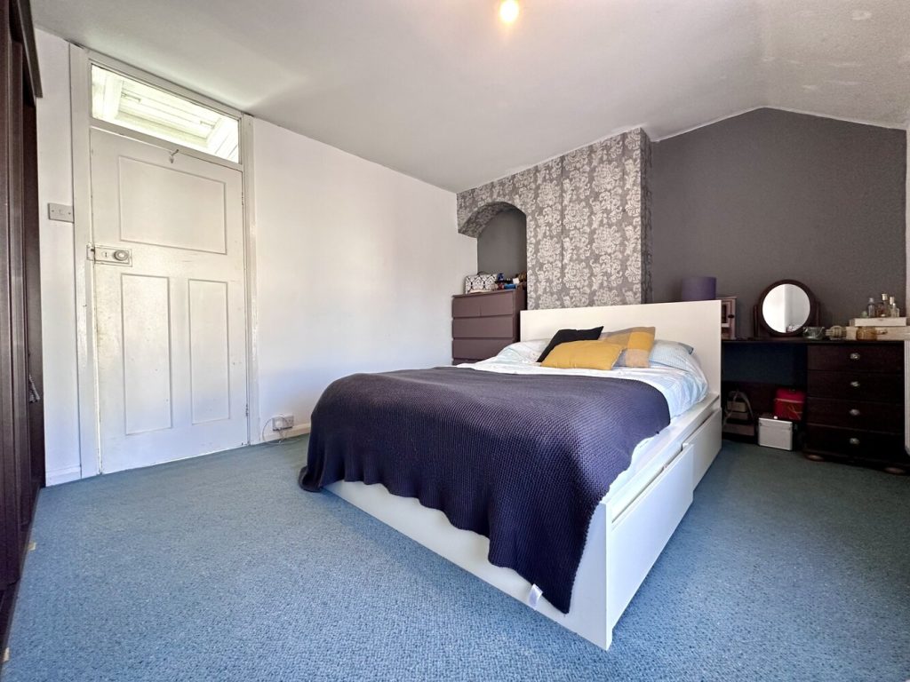 Bed 1 (2)
