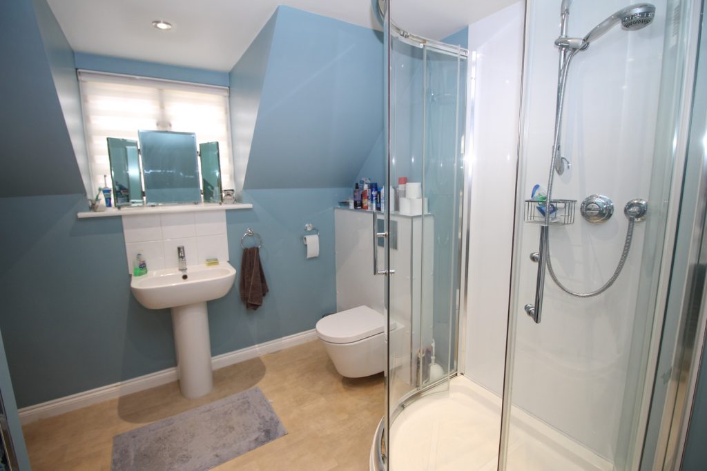 Bath/shower room