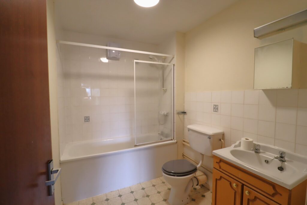 listing_66677_0012_ee4c6d9d.jpg