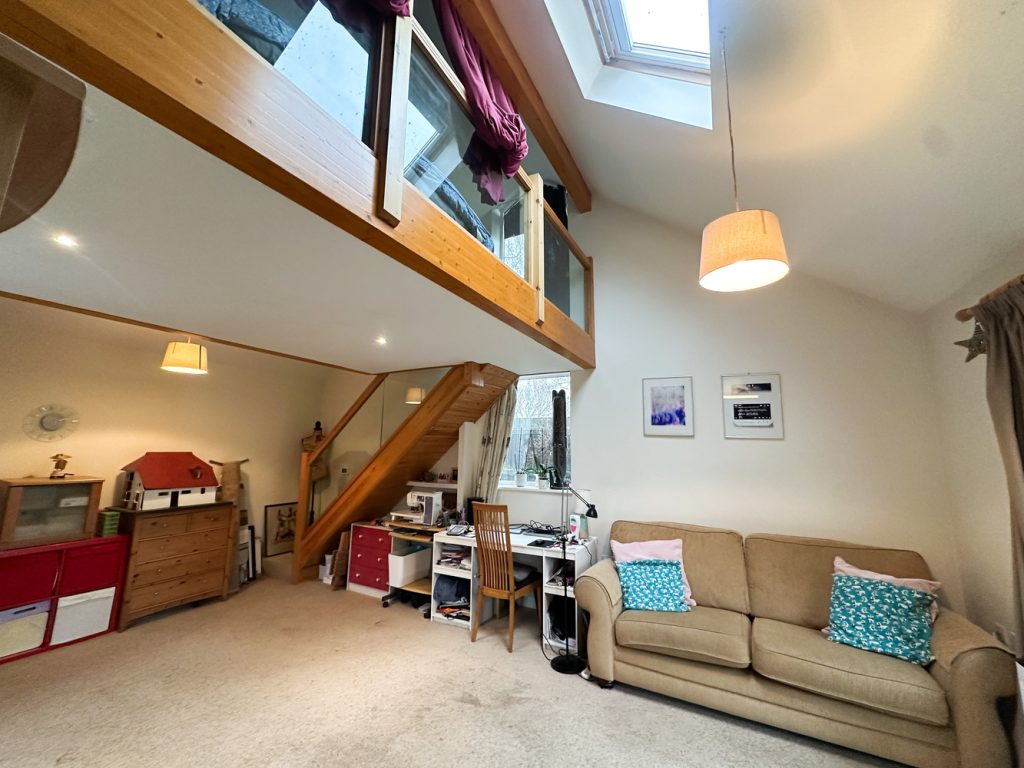 Sitting room/mezzanine