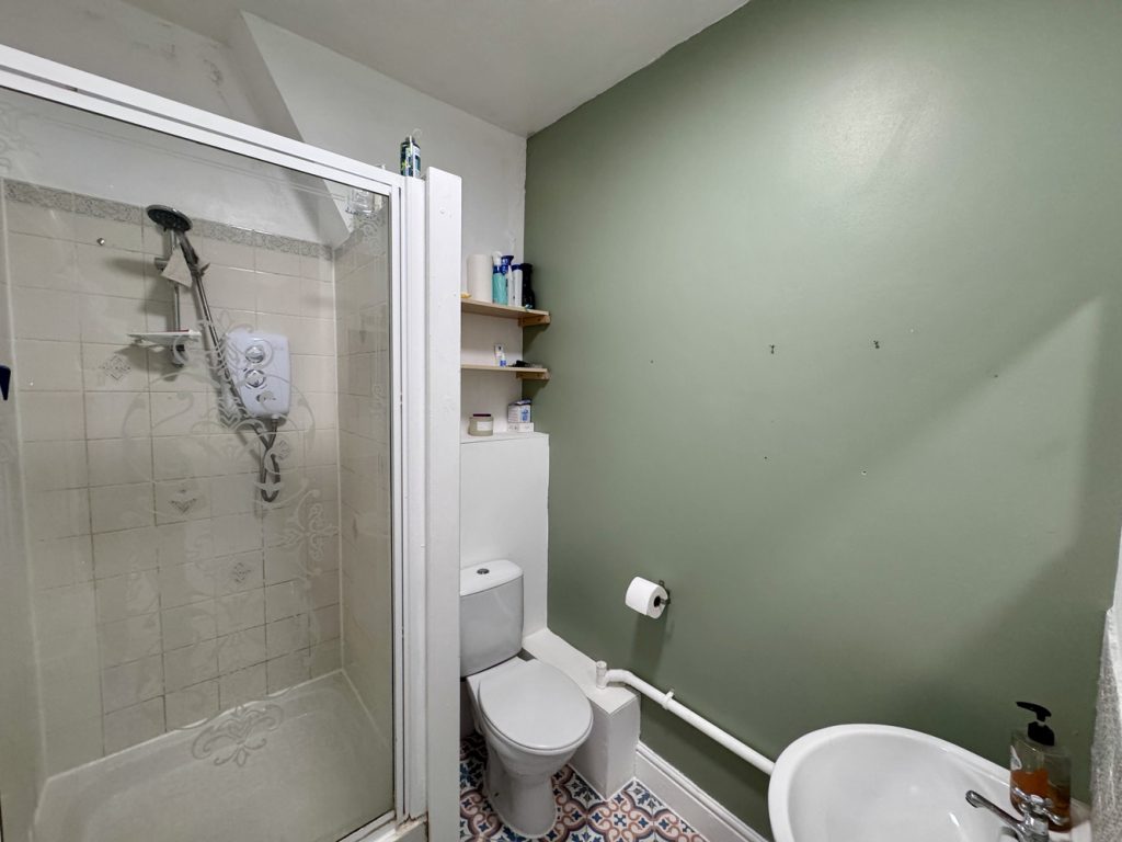 Flat 2 Shower