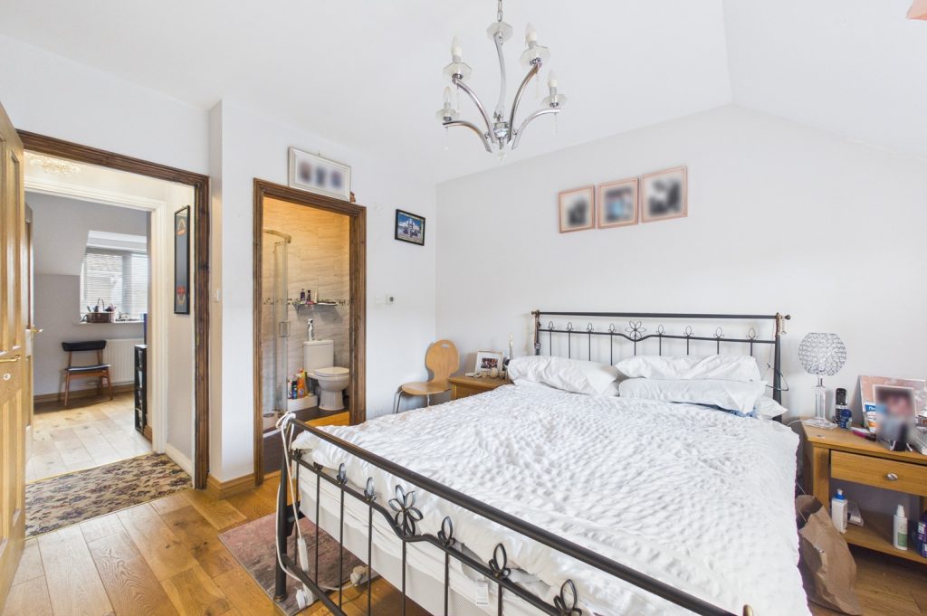 CAM03259G0-PR0265-STILL024