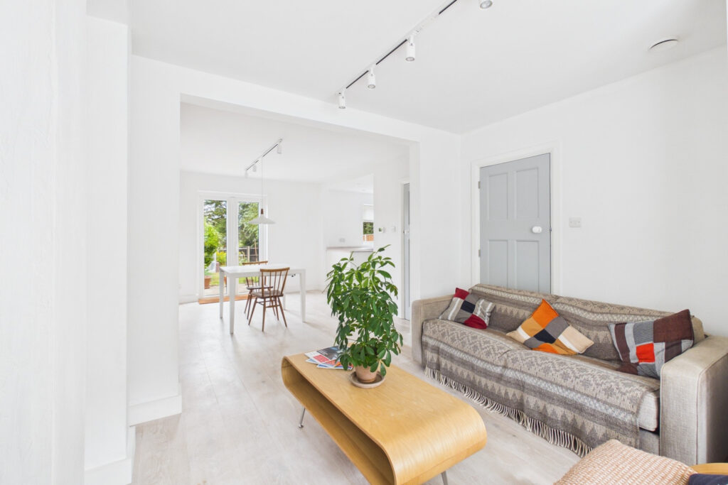 05_listing_990095_0033_3e5f5e4f