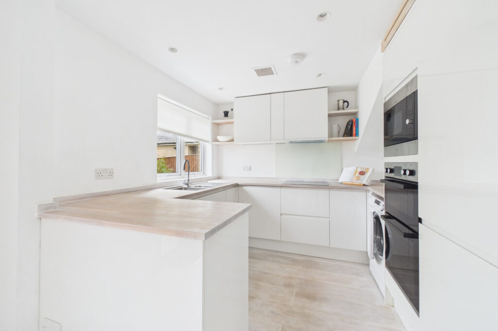 06_listing_990095_0028_854b5f95